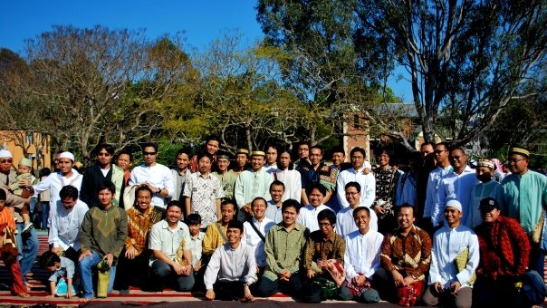 Indonesian Muslim community after the Eid prayer, Brisbane, September 2009 (photo by Fajri Adrianto)