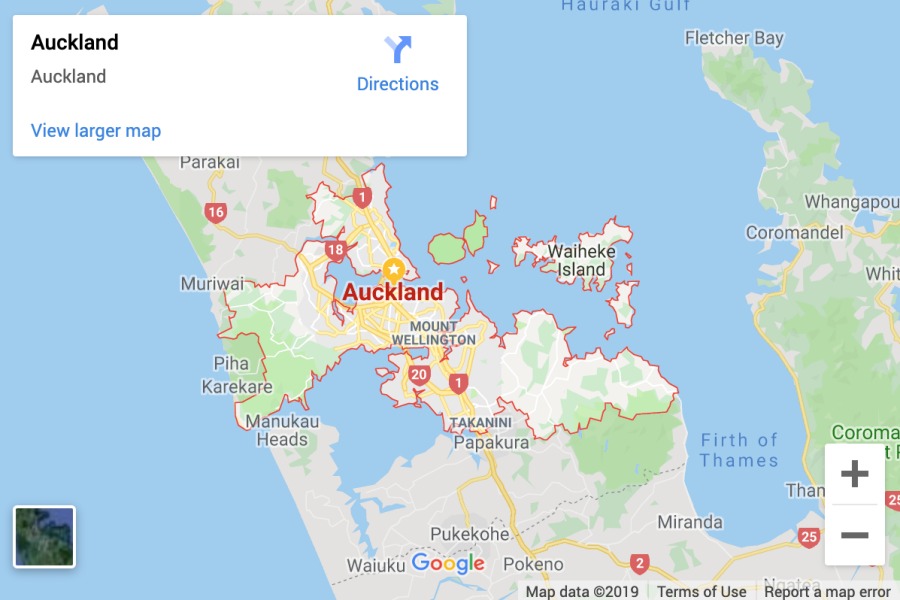 Wilayah Auckland City, yang ada dalam border merah. Yang sampai garis putus-putus abu-abu itu perbatasan Auckland Region.