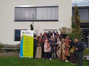 Indonesian Novelita Mondamina with lecturers and fellow participants of the 2019 bioenergy production retooling program at the University of Applied Science, Van Hall Larenstein, Leeuwarden, the Netherlands